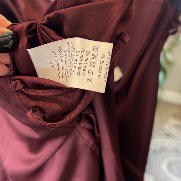 House of CB ‘Sidonie’ Wine Satin Lace Up Skirt NWOT - Picture 9 of 9